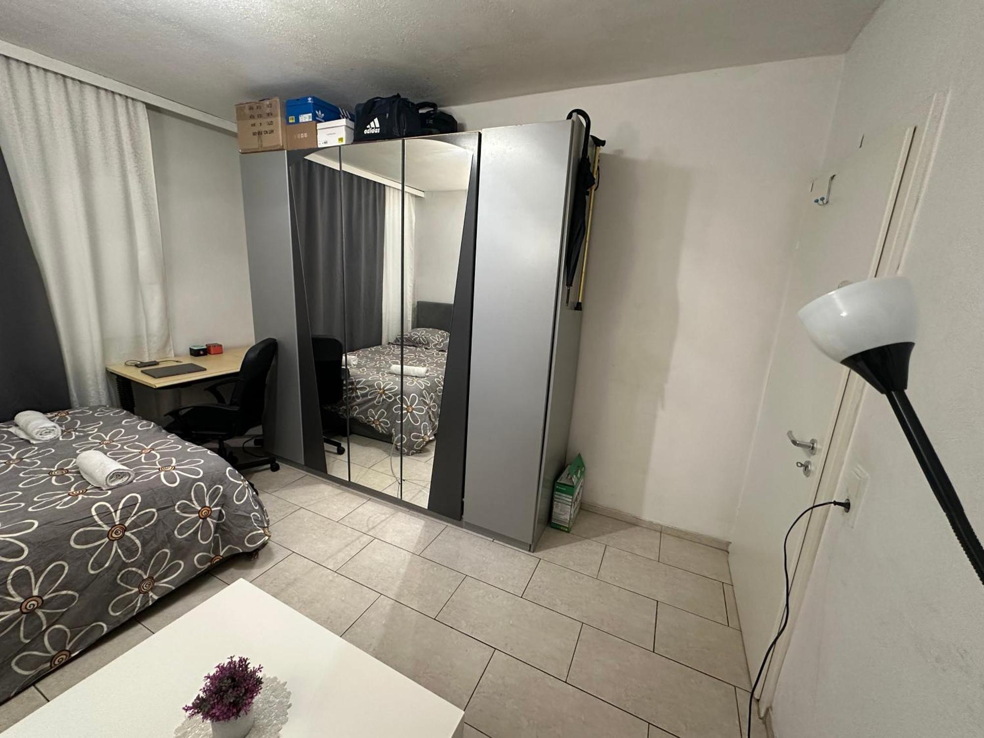 Schoenes Zimmer In Bahnhofsnaehe In Einer Wohnung Mit Grosser Terrasse Гисен Экстерьер фото